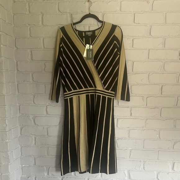 NEW Ninety Black and Tan Fit and Flare Dress with V-Neck size M - Picture 4 of 4